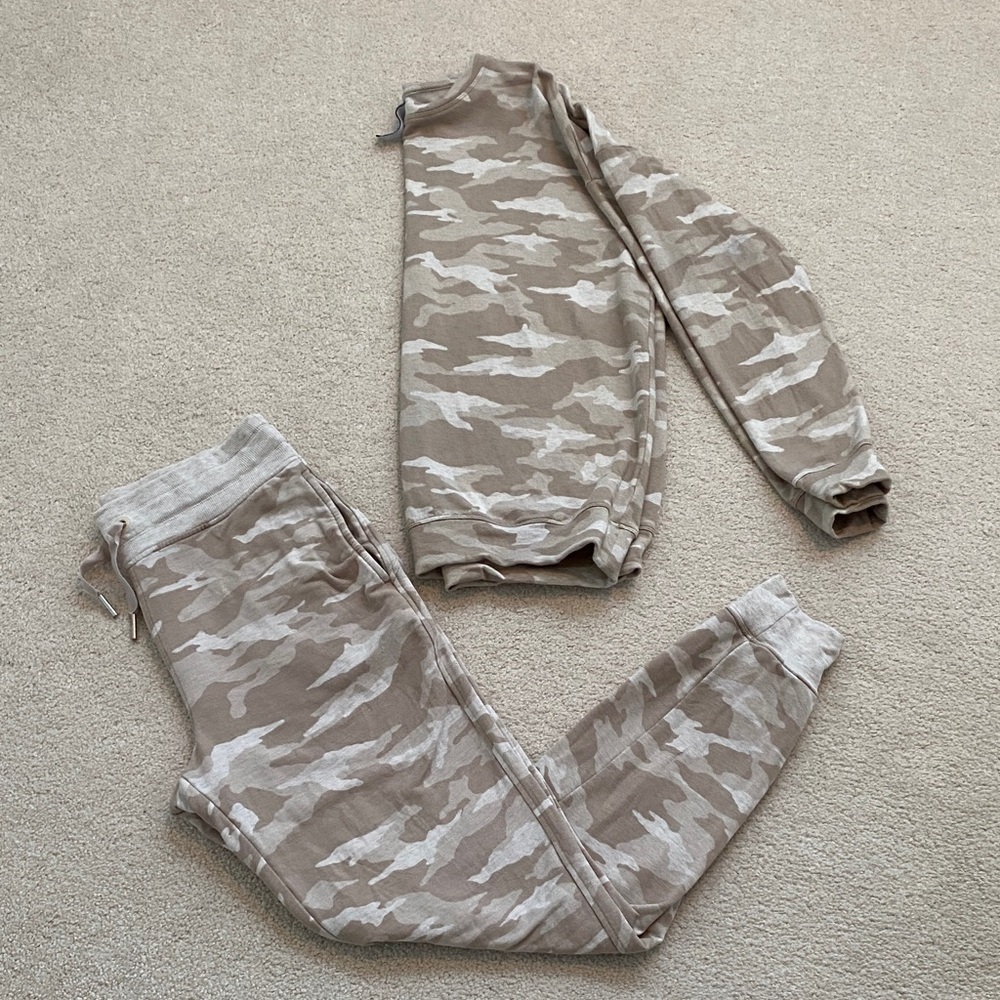 🌸ATHLETA SET Camo Print Jogger Set - Picture 2 of 11